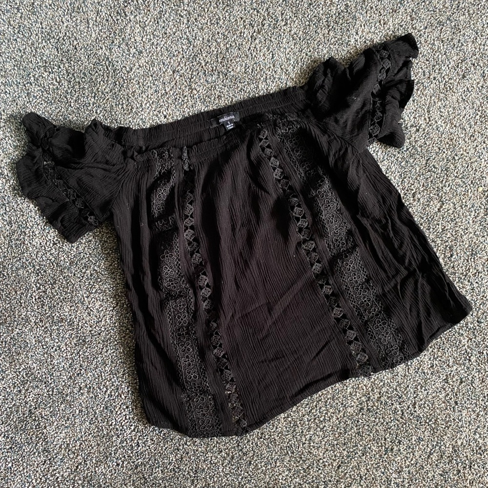 Cute off-schoulder shirt